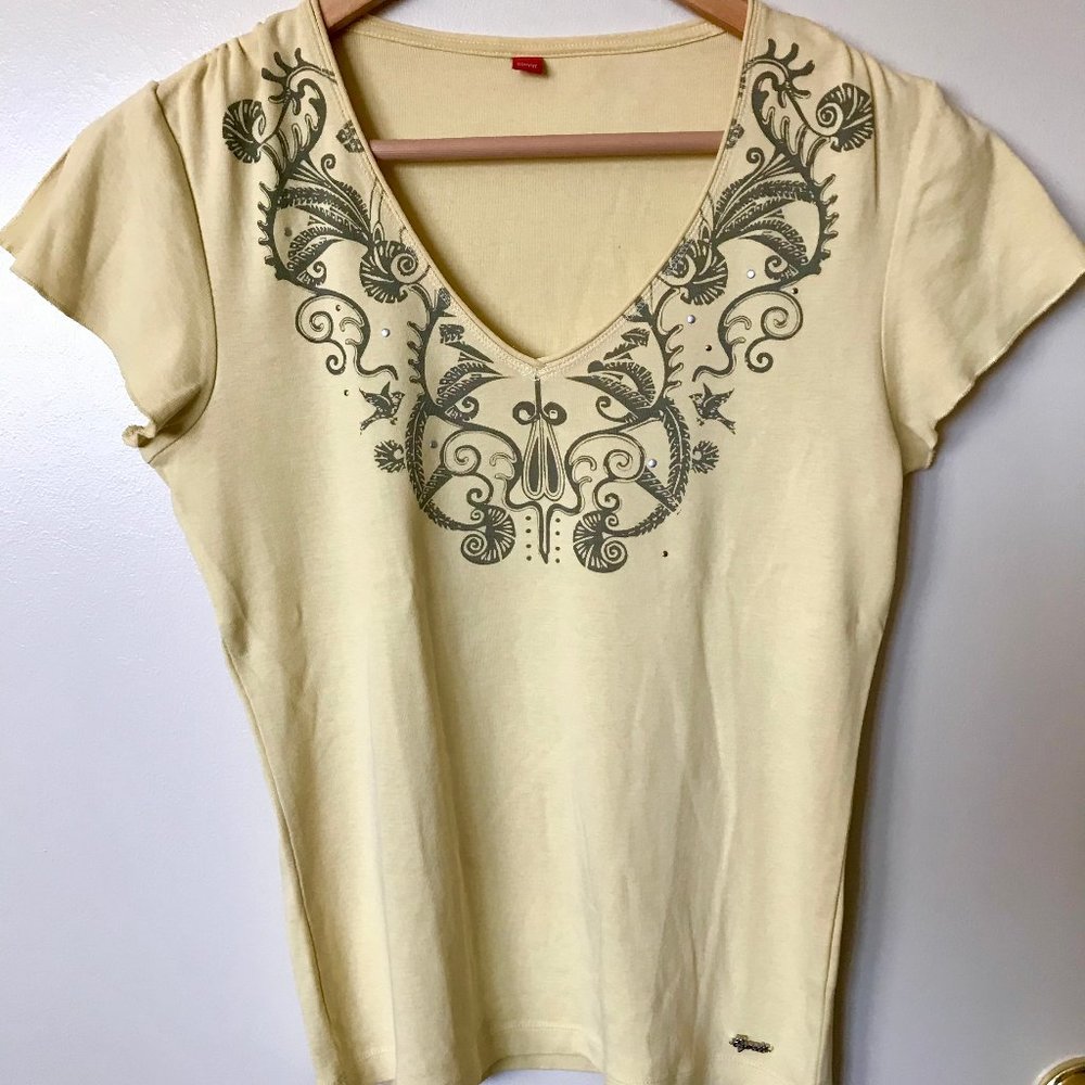 Esprit Yellow Graphic Tee – Gray Pattern & Stud Detail – Size L (Fits like M)
